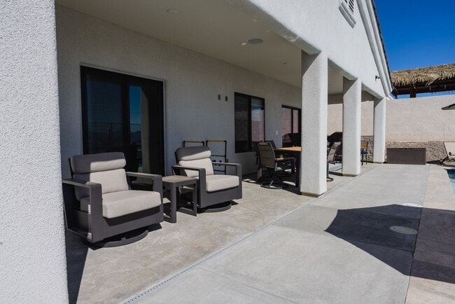 Building Photo - VR - 881 Pueblo Dr
