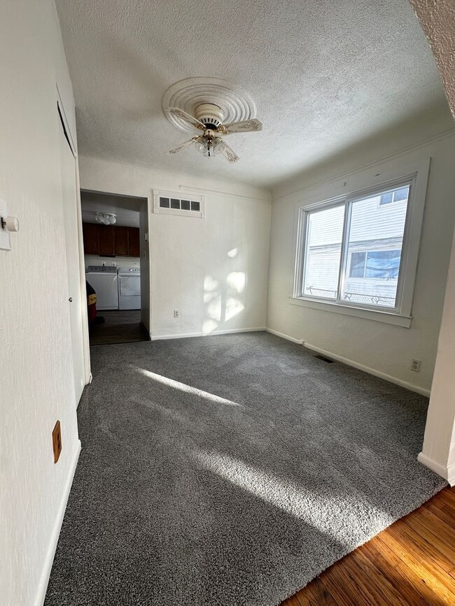 Building Photo - Move-In Ready 3 Bedroom, 1 Bathroom Home in Westland!