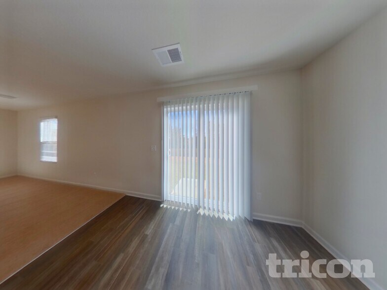 Building Photo - 2174 Southlea Dr