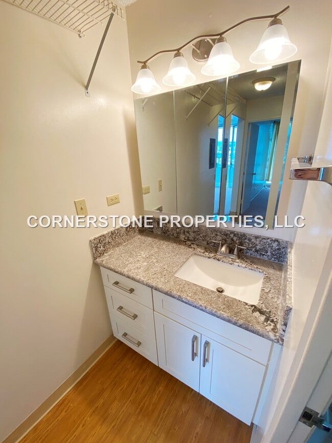 Building Photo - 796 Isenberg St