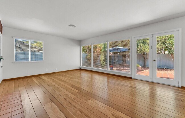 Building Photo - 8425 Pioneer Dr