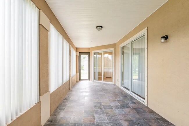 Building Photo - 258 Perfect Dr