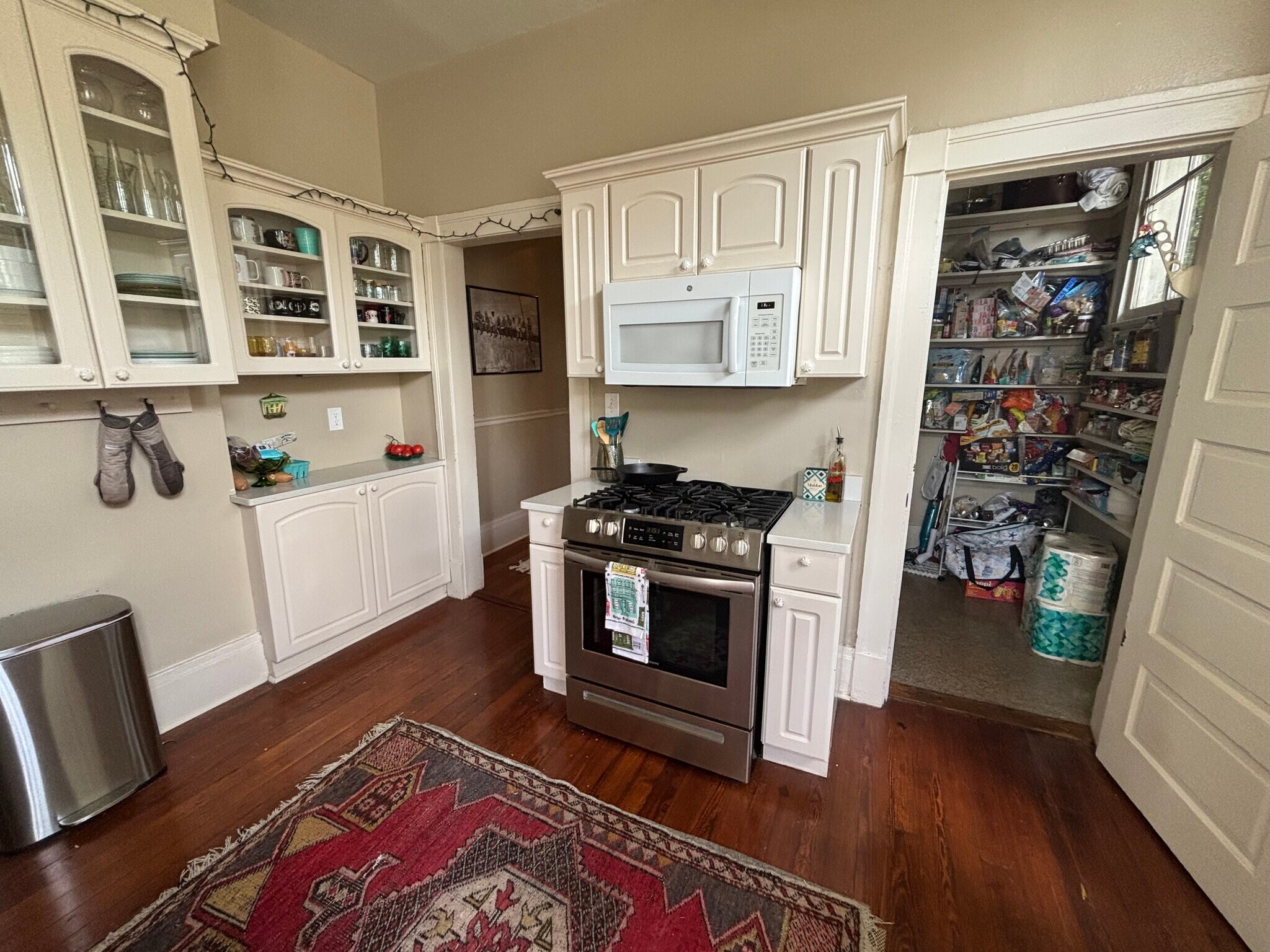 Lots of kitchen storage - 3908 Camp St