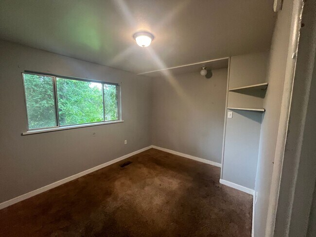 Building Photo - Nuce 3 br. Home for rent near LR Air Force base