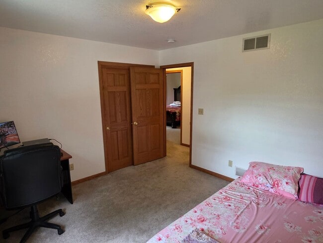 Building Photo - Updated 4 bedroom Greenfield ranch home