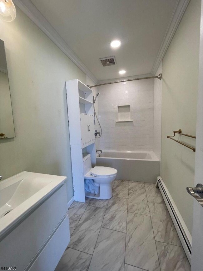 Building Photo - 404 S 5th St