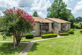 Building Photo - Village Green Apartments