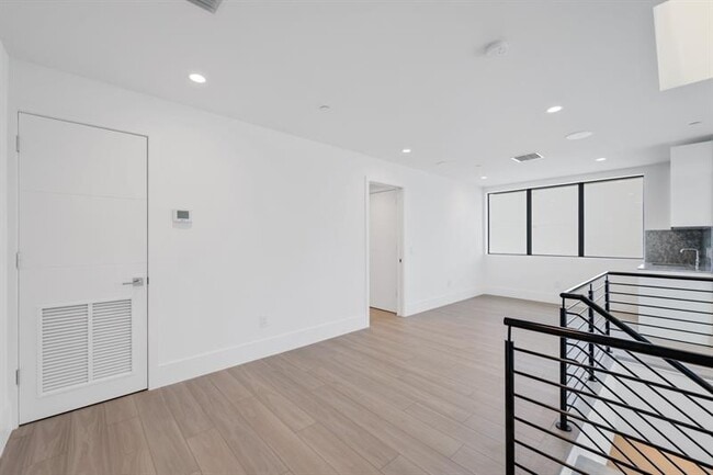 Building Photo - 204 Osceola Park Ln