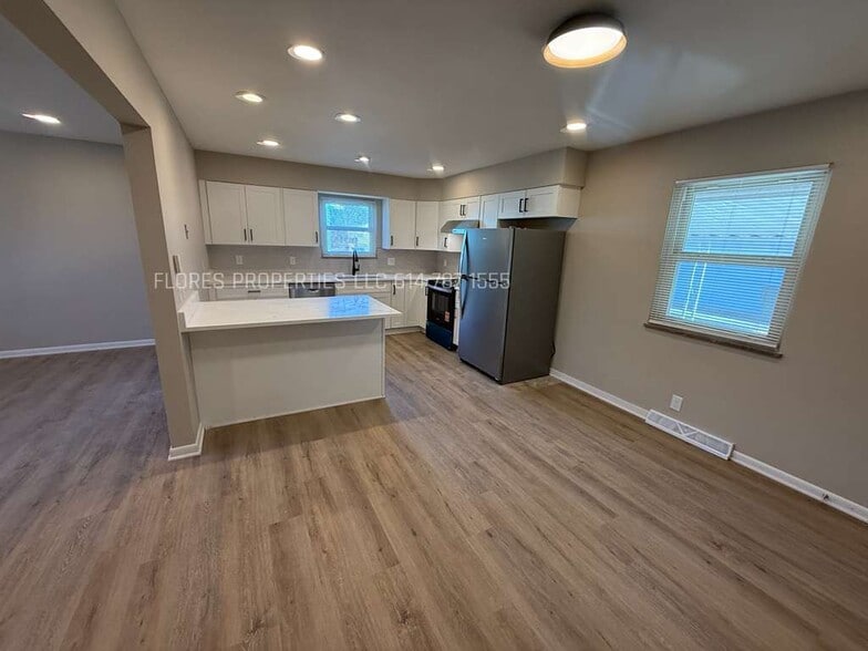 Building Photo - 4406 Glenmawr Ave