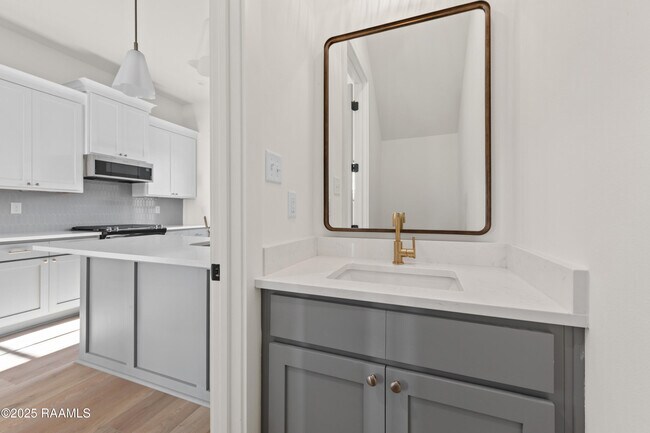 Building Photo - 208 Steiner Oaks