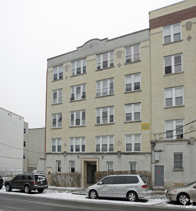 Primary Photo - 100 Saint Andrews Pl