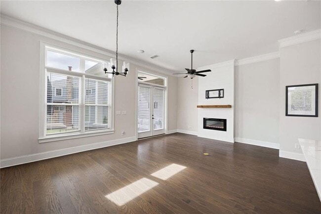 Building Photo - 109 Village Green Ave