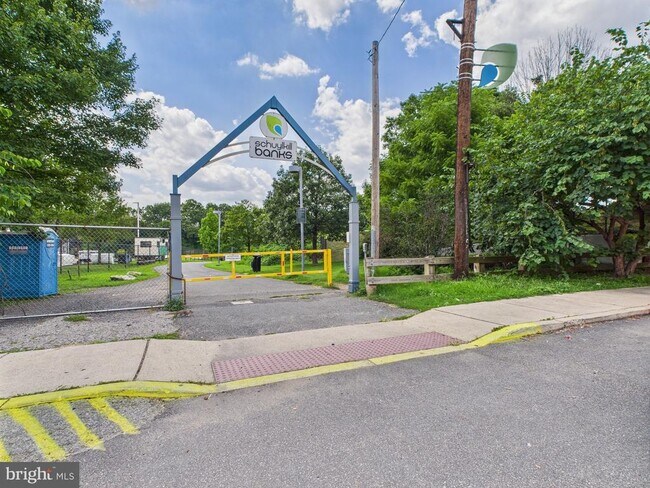 Building Photo - 1326 Grove St