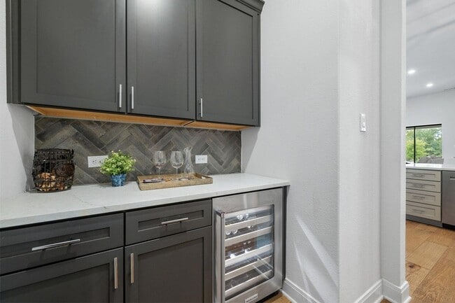 Building Photo - 104 Rolling Hills Ct