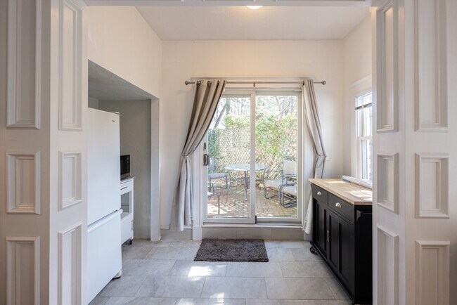 Building Photo - 34 Thorndike St