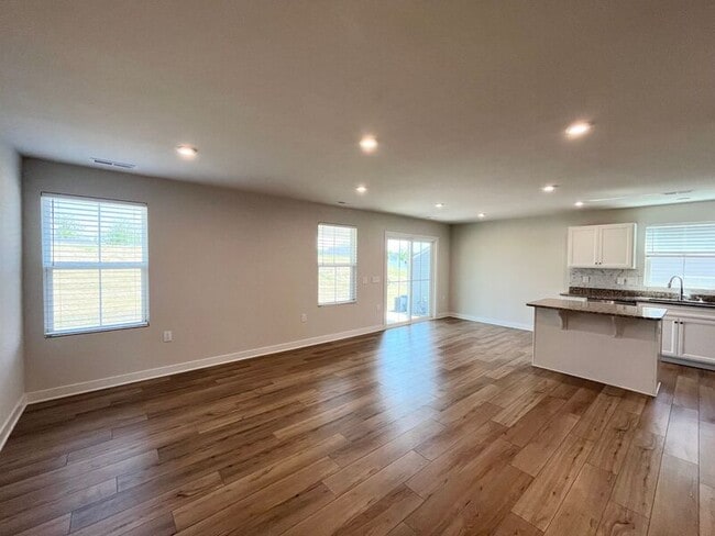 Building Photo - 8765 Kenridge Ln