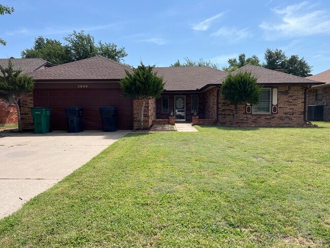 Primary Photo - Spacious 3 Bedroom