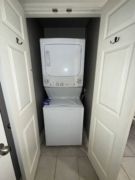 Building Photo - 2034 N Delaware St