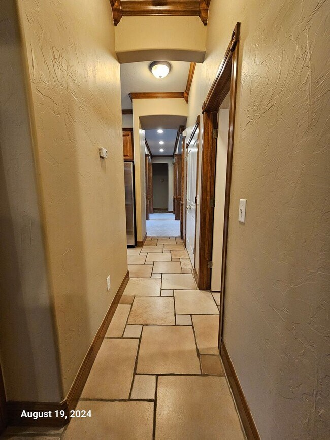 Building Photo - 3 (Bed)/2.5 (Bath) w/ Storm Shelter and Po...
