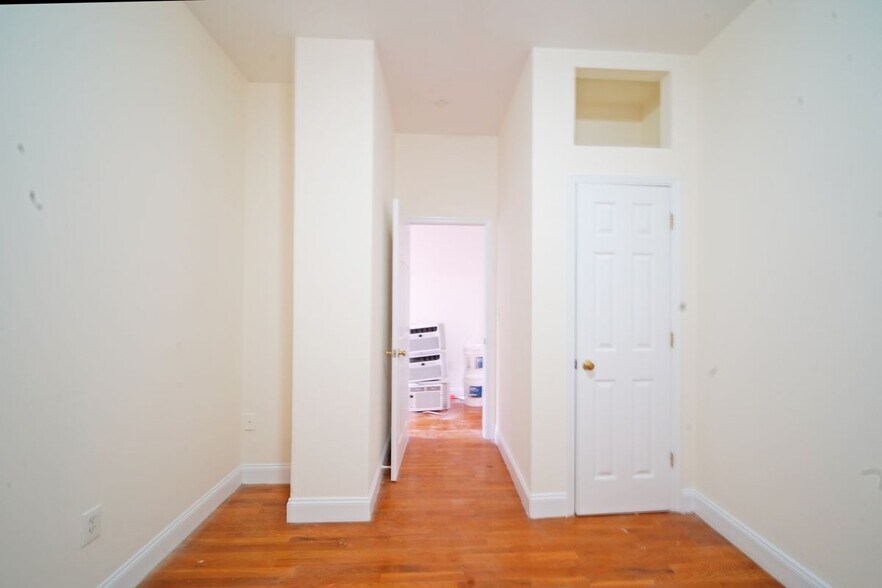 Building Photo - 57 Sip Ave