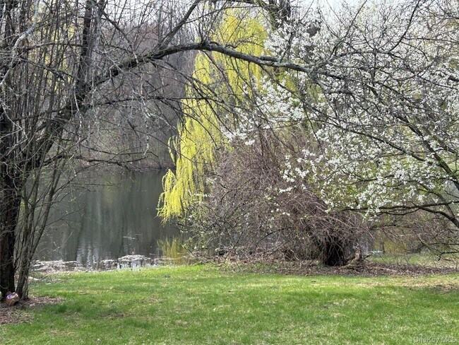 Building Photo - 40 Scarborough Ln