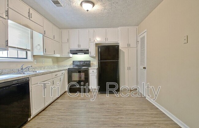 Building Photo - 220 Meadowbrook Ct