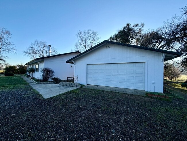 Building Photo - 3 BED 2 BATH HOME IN COTTONWOOD, CA WITH ACREAGE & $500 MOVE IN SPECIAL