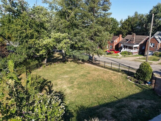 Building Photo - 261 Catalpa Pl