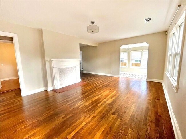 Building Photo - 1449 Lynford Dr SW