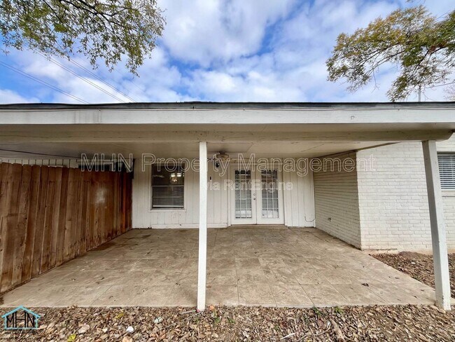 Building Photo - 944 Patricia Dr