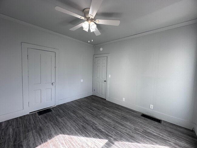 Building Photo - 607 Penn-E