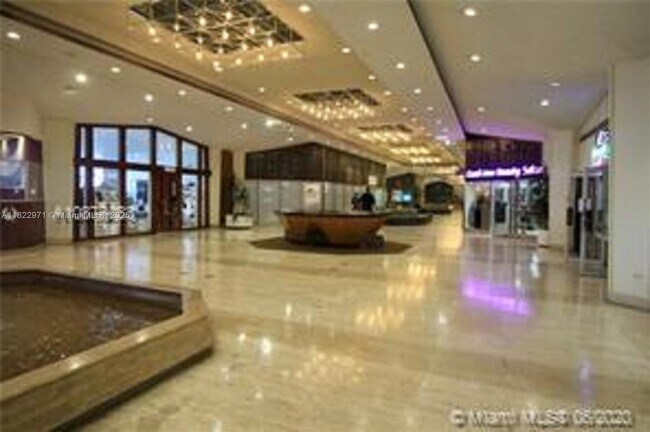 Building Photo - 905 Brickell Bay Dr