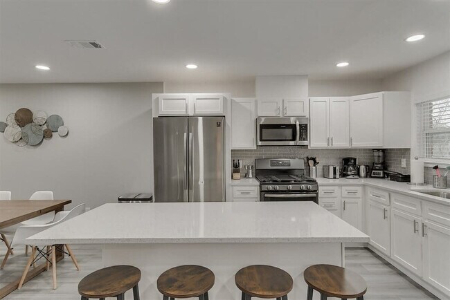 Building Photo - 2922 Clover Valley Dr