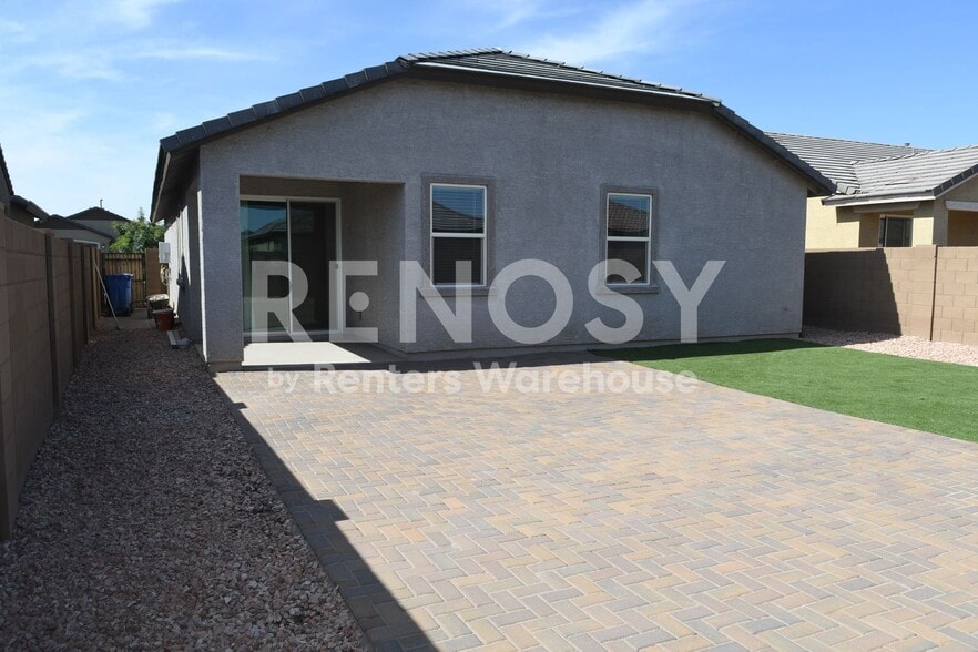Building Photo - 9449 W Montecito Ave