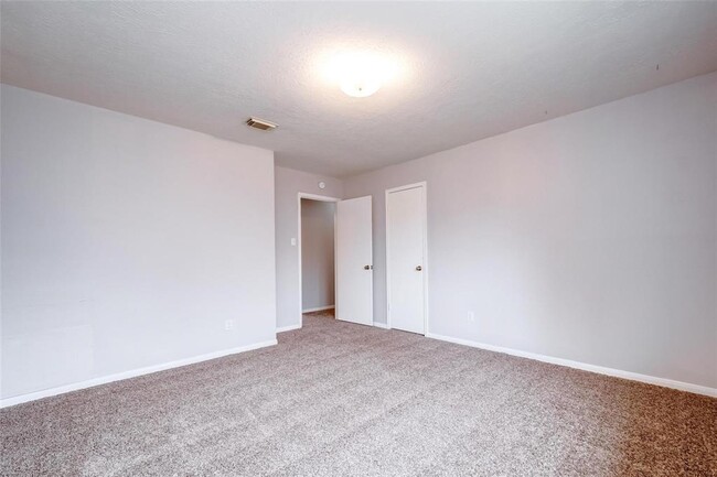 Building Photo - 12654 Pine Bush Dr