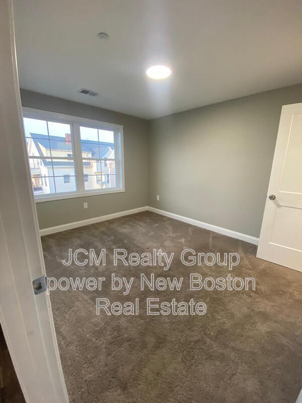 Building Photo - 67 Shepard St