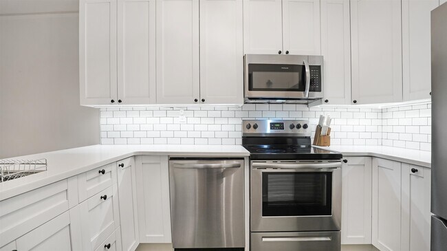 Building Photo - 228 Monroe St