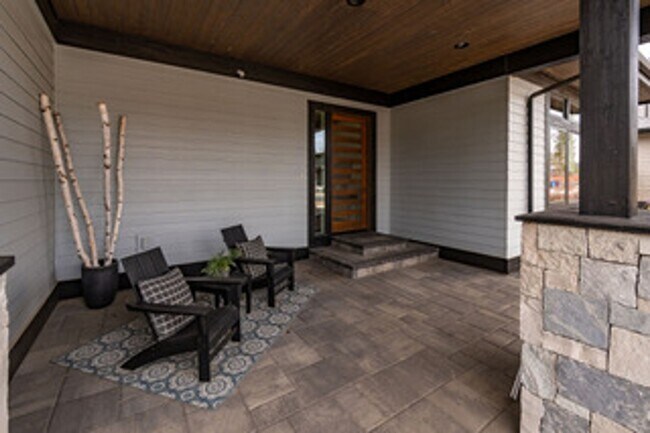 Building Photo - Custom 4 Bed Home in Shevlin West