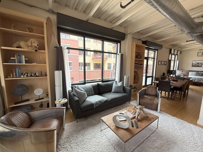 Primary Photo - 1360 Walnut St