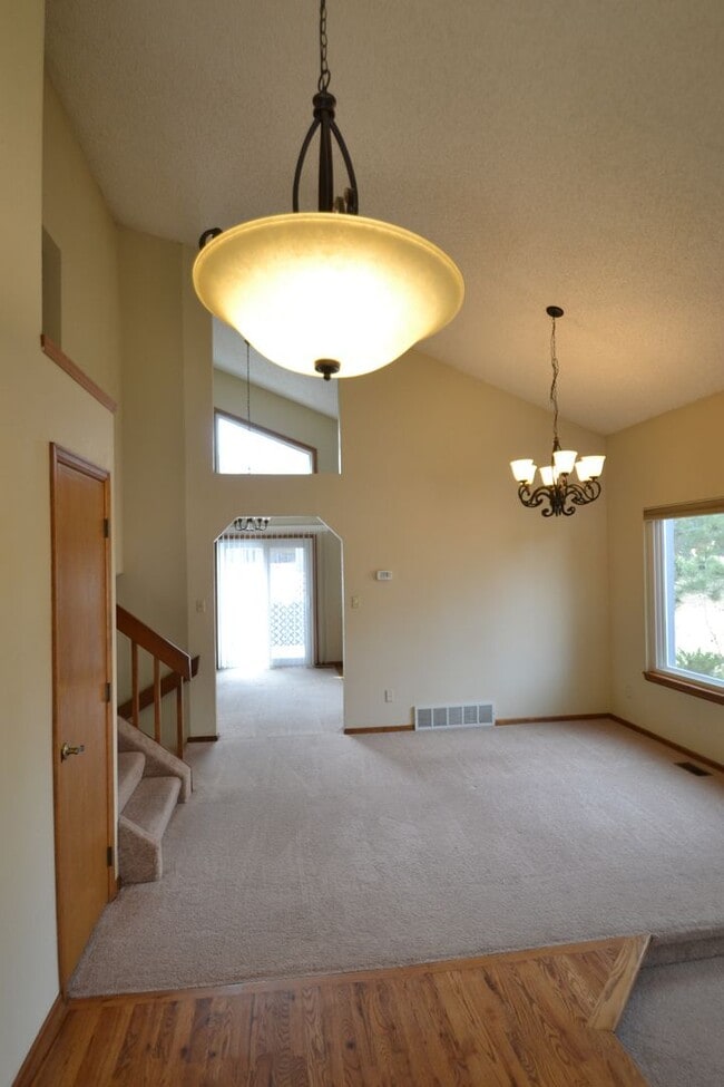 Building Photo - Mountain Shadows 3 Bedroom home with AC