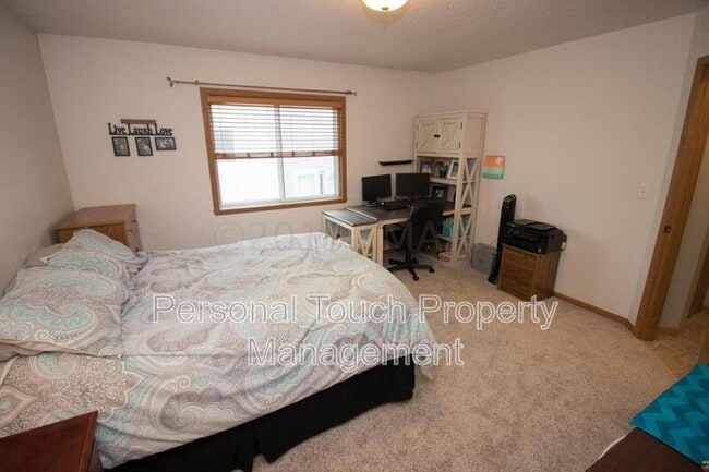 Building Photo - 1060 41st Ave W