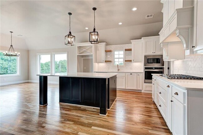 Building Photo - **Stunning 4 Bed, 4 Bath in Edmond Schools