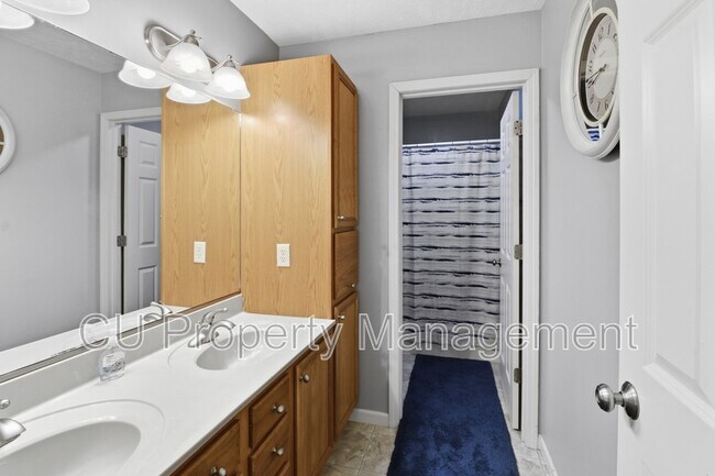 Building Photo - 2950 E Stone Creek Blvd