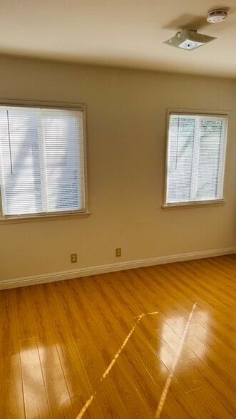 Building Photo - 515 N Nicholson Ave