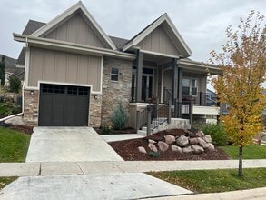 Building Photo - 5144 N Lauralwood St