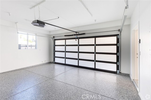 Building Photo - 5655 Hazeltine Ave