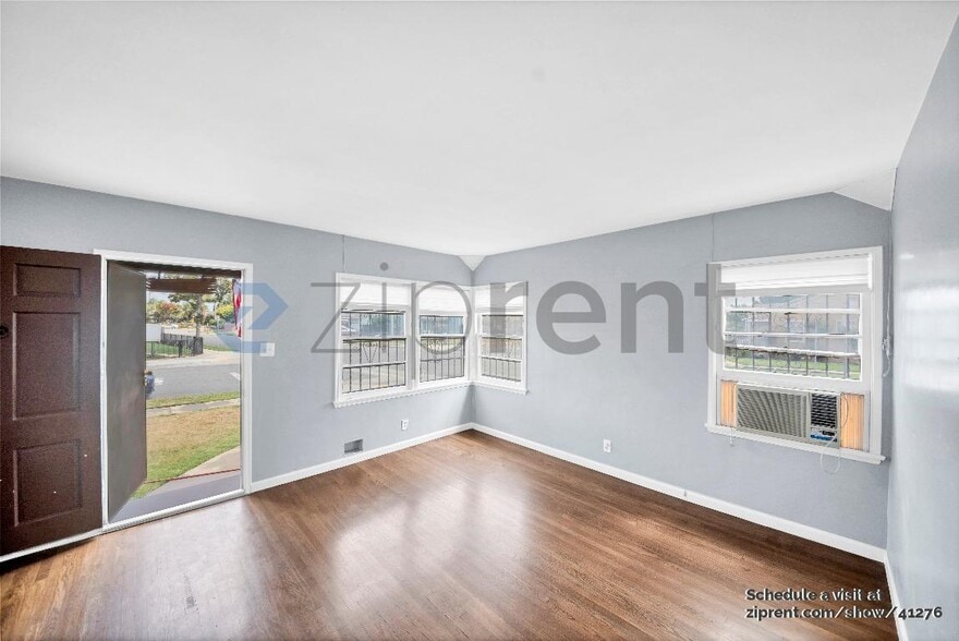 Building Photo - 1054 E 150th St