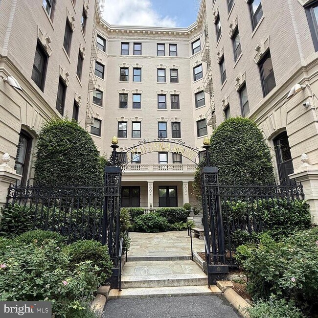 Primary Photo - 2153 California St NW