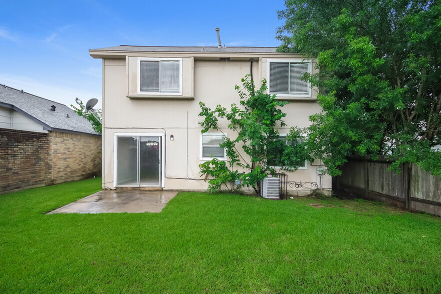 Building Photo - 16111 Rosenridge Dr