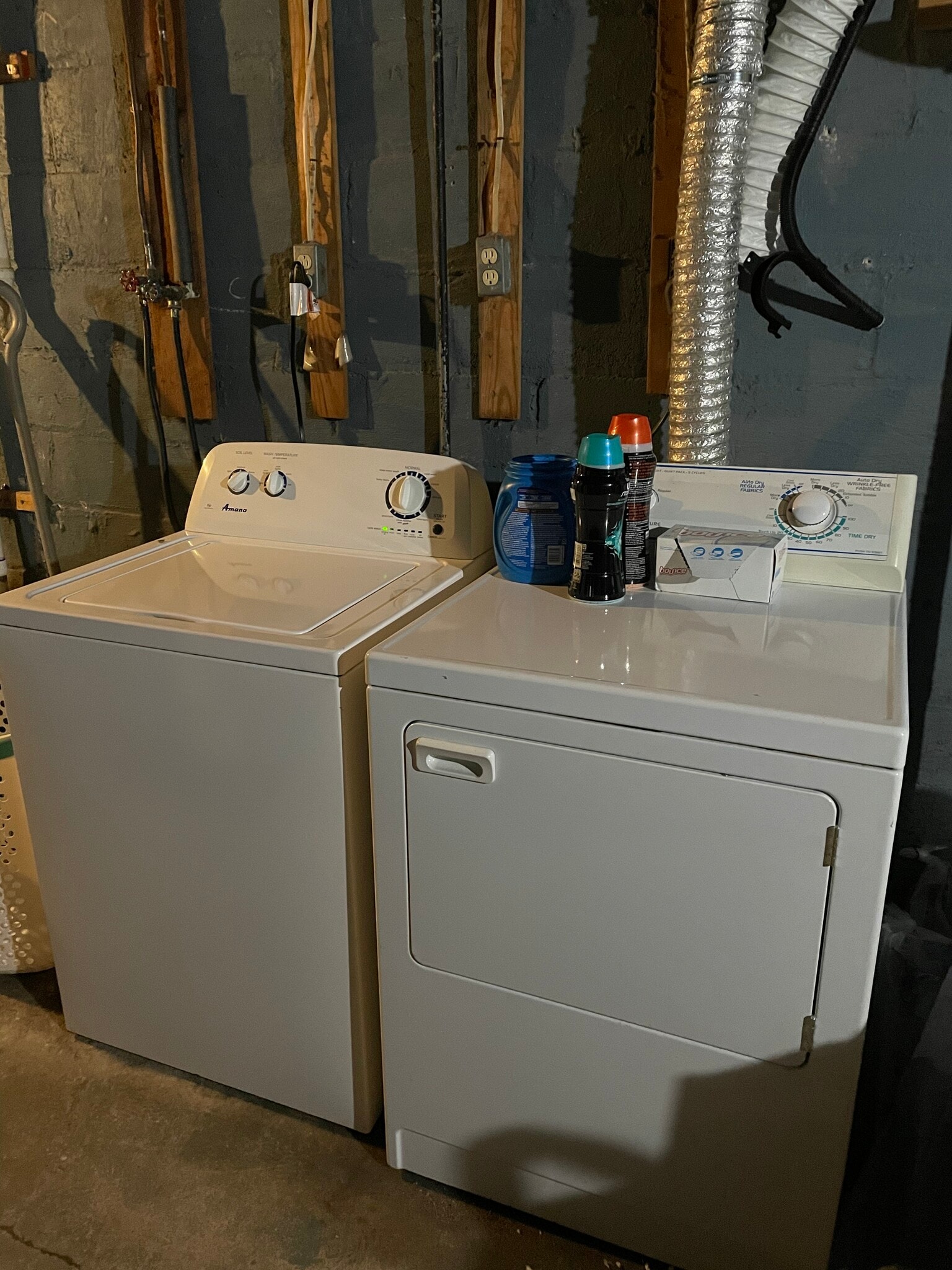 Washer and Dryer - 1910 Oneida St